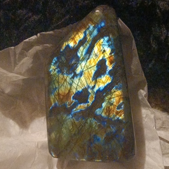 Large free form Labradorite - Picture 2 of 3